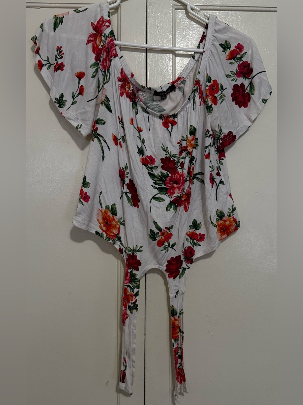 Ambiance White Floral Scoop Neck Tie-Front Crop Top
